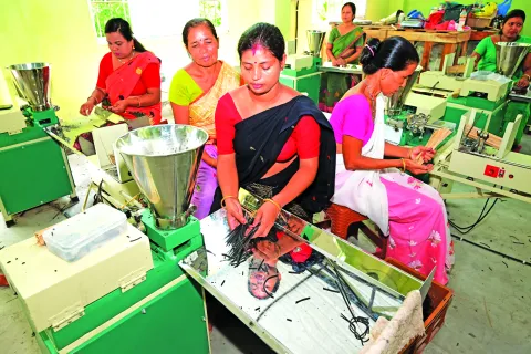 करारा, बैहा में बांस मॉडल अगरबत्ती क्लस्टर का प्रचार